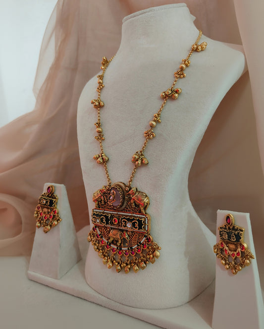 Heritage Long Pink Onyx Pendent Set-G354800