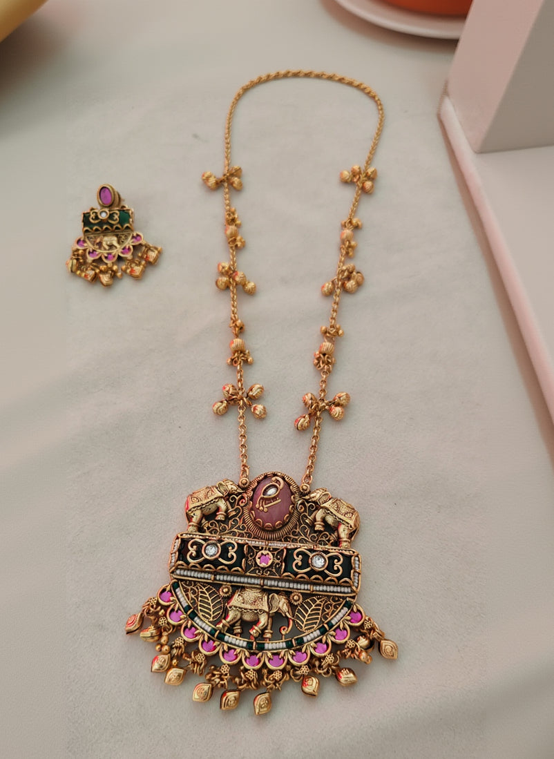 Heritage Long Pink Onyx Pendent Set-G354800