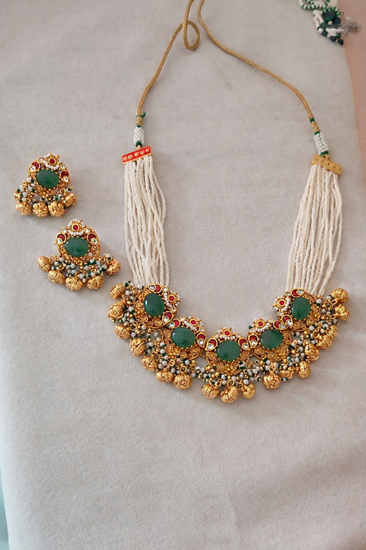 Onyx Gold Looking Choker Set