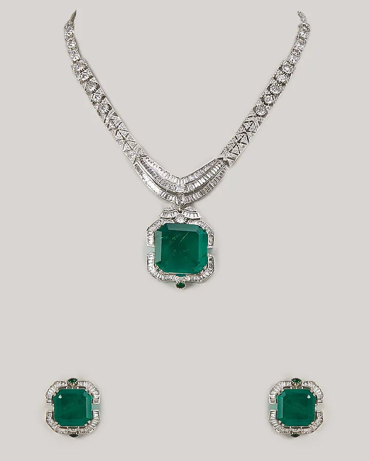 The Great Emerald Neckpiece-355300