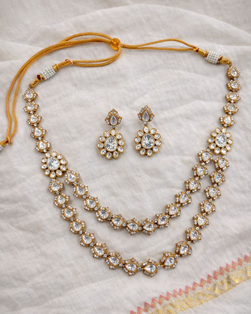 Handcrafted Traditional Kundan Jewellery Set-G356100