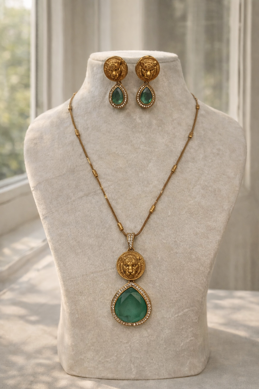 Sabyasachi Lion Pendent Set-G751500