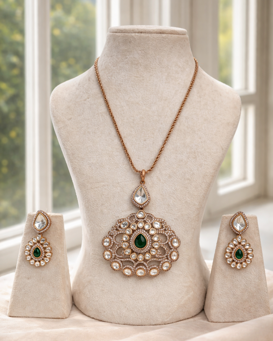 Mossointe Emerald Long Pendant Set-G353300