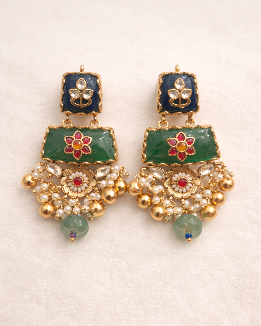 Gold Antique Emerald and Polki Studded Necklace Set-G3512600