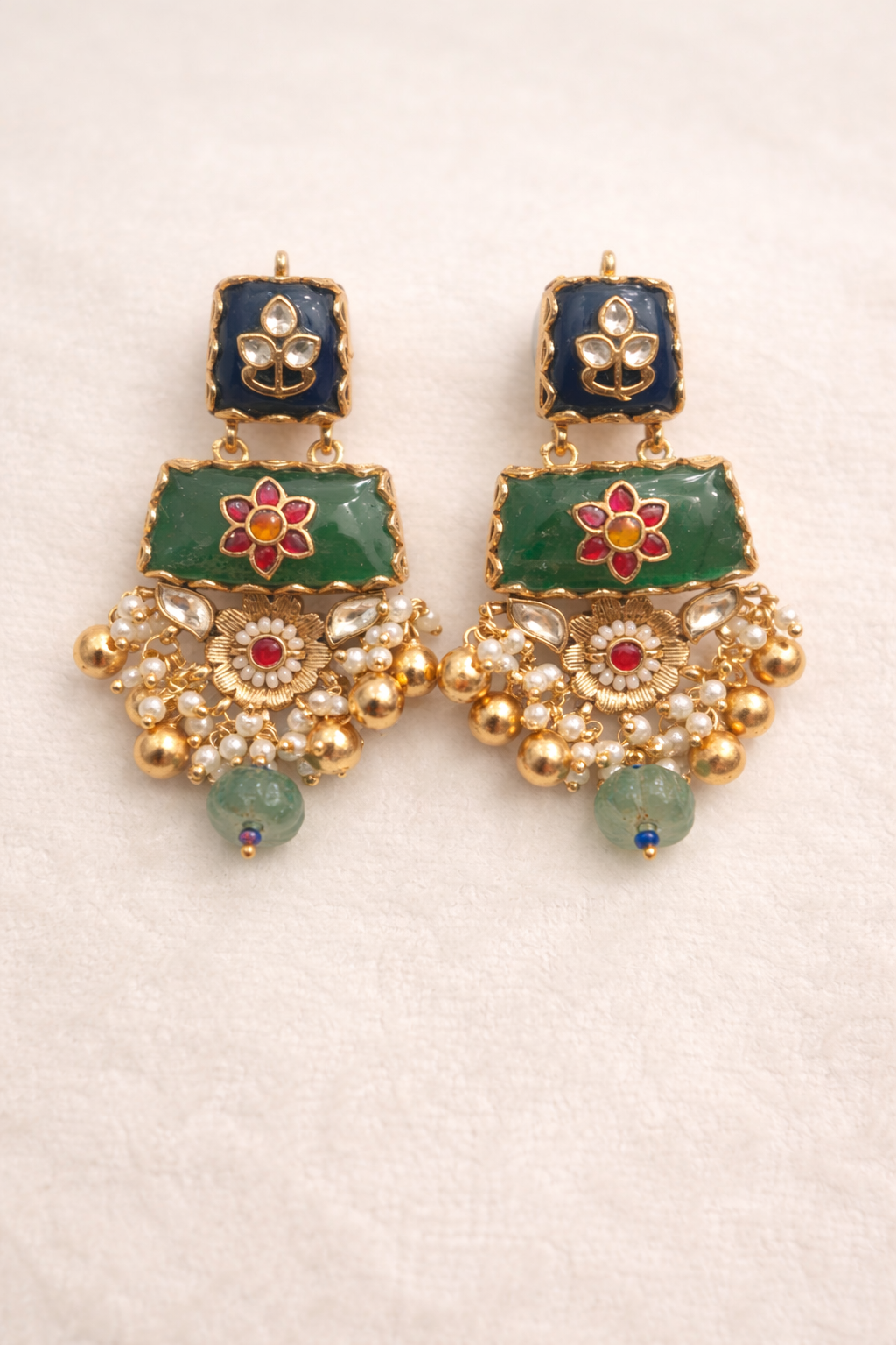 Gold Antique Emerald and Polki Studded Necklace Set