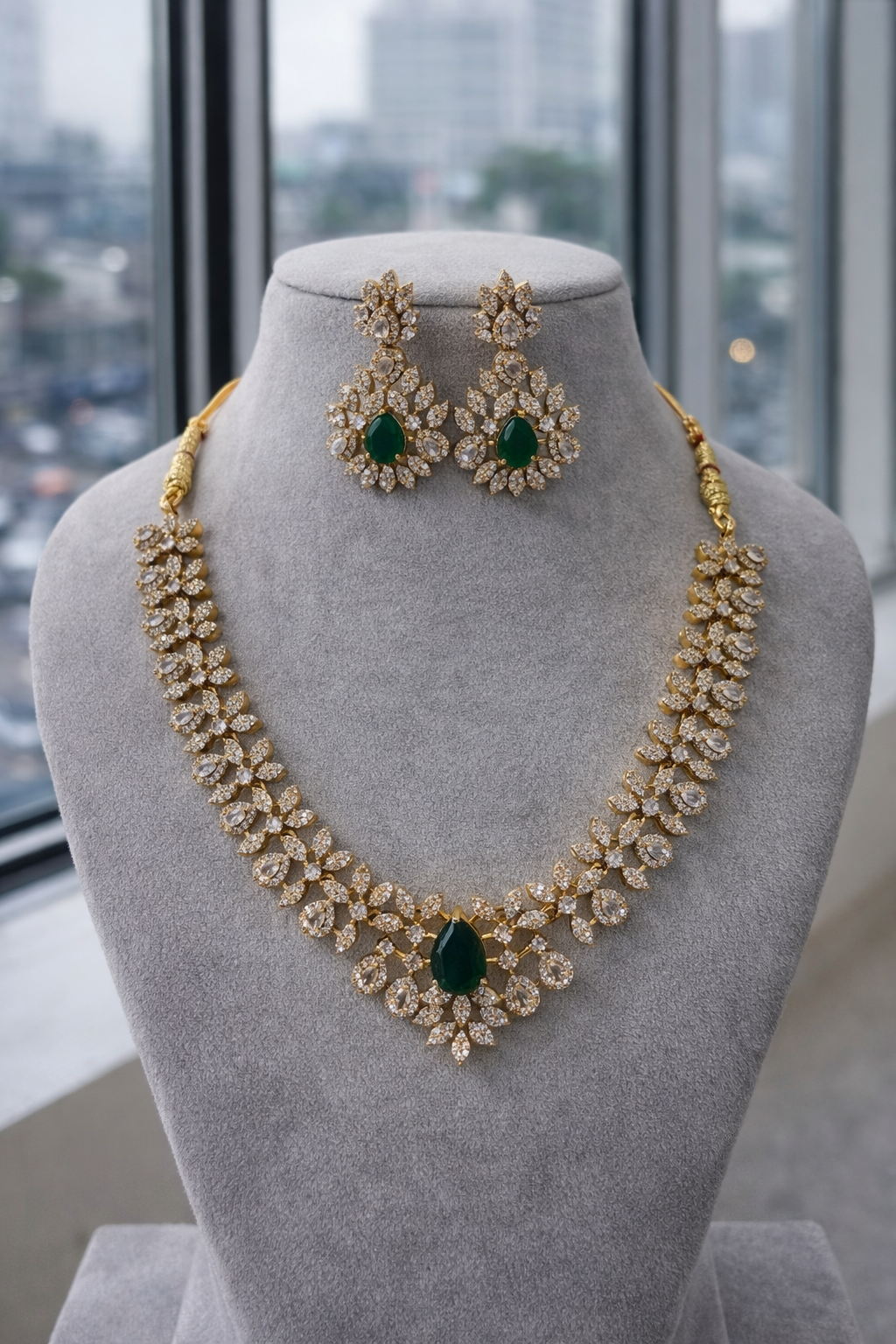 Emerald Almera Victorian Jewellery Set