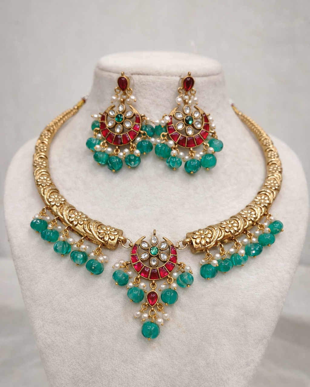 Ethnic Red & Green Kundan Choker Set with Matching Earrings-G353800