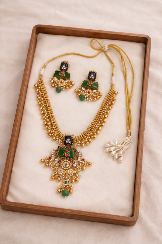 Gold Antique Emerald and Polki Studded Necklace Set-G3512600