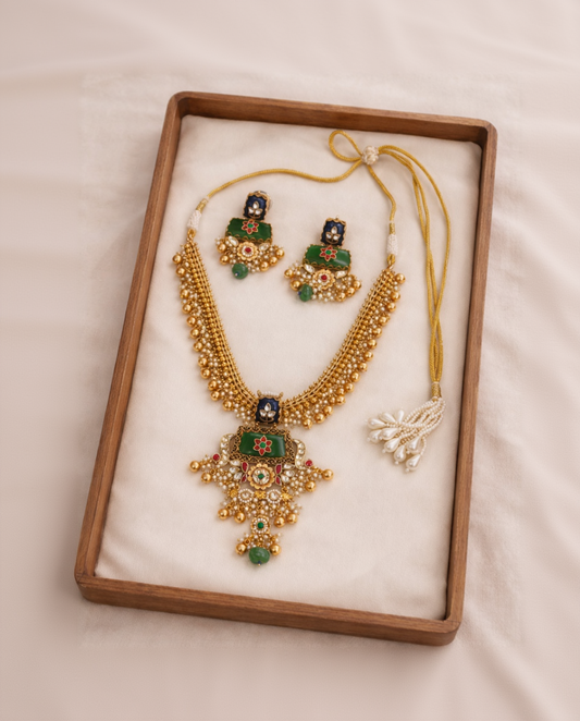 Gold Antique Emerald and Polki Studded Necklace Set-G3512600