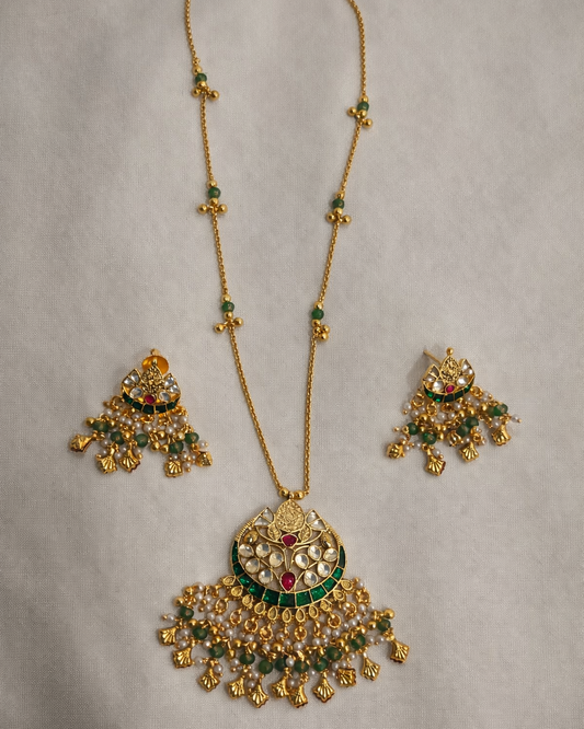 Kundan & Kemp Stone Gold-Plated Pendant Necklace Set with Matching Earrings