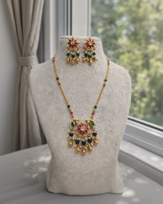 Gold Tone Uncut Polki Finish Pendent Set-G351800
