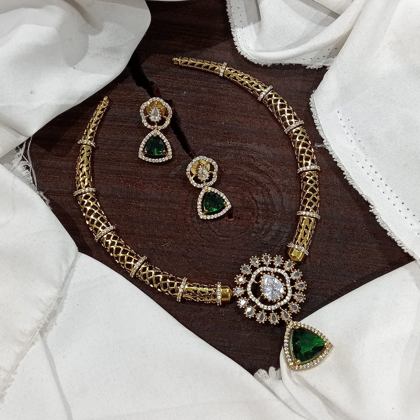 VICTORIAN HASLI NECKLACE