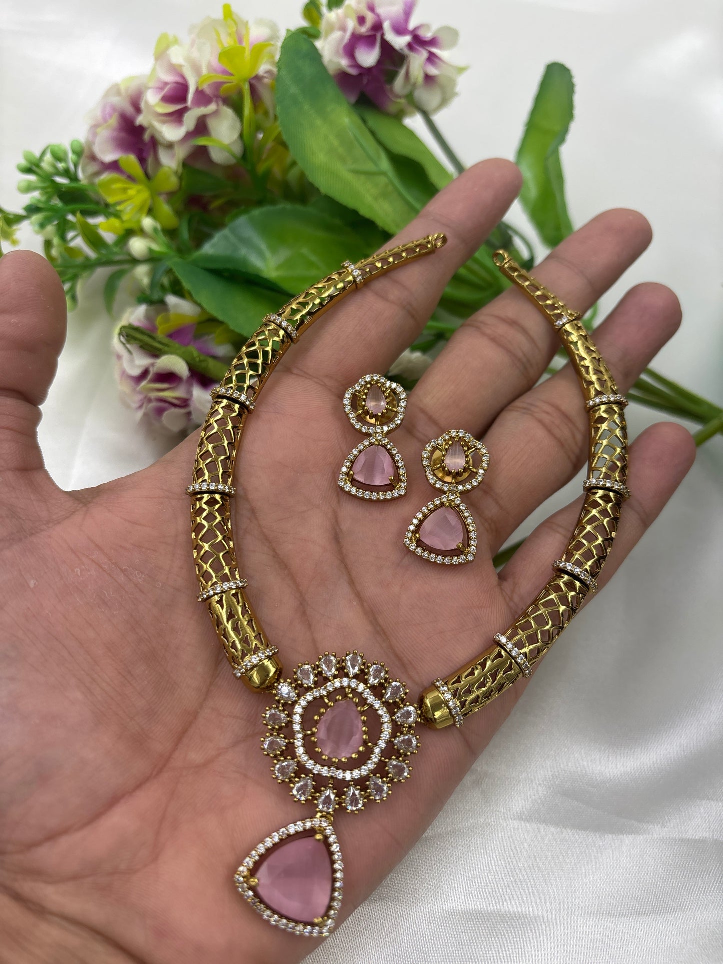 VICTORIAN HASLI NECKLACE