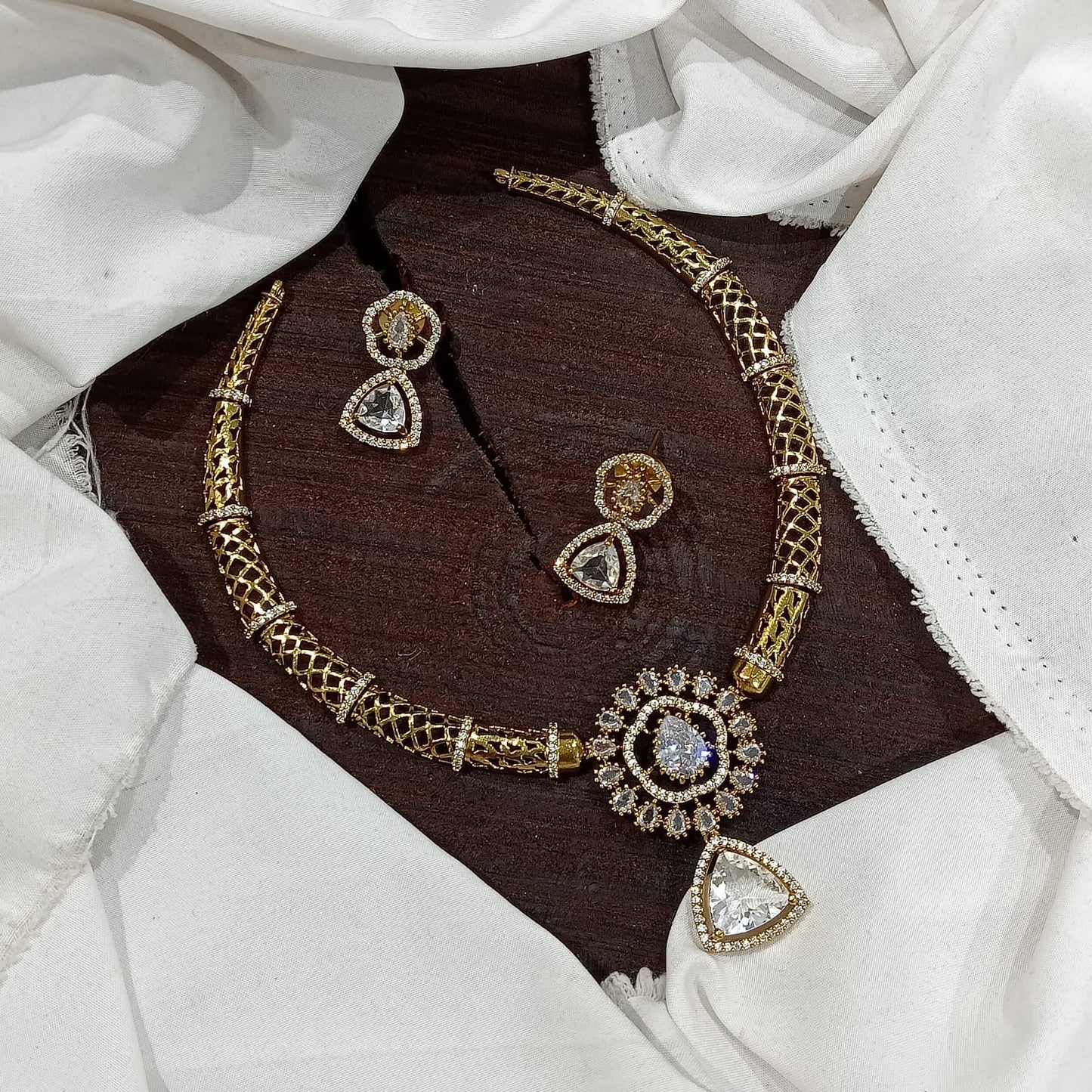 VICTORIAN HASLI NECKLACE