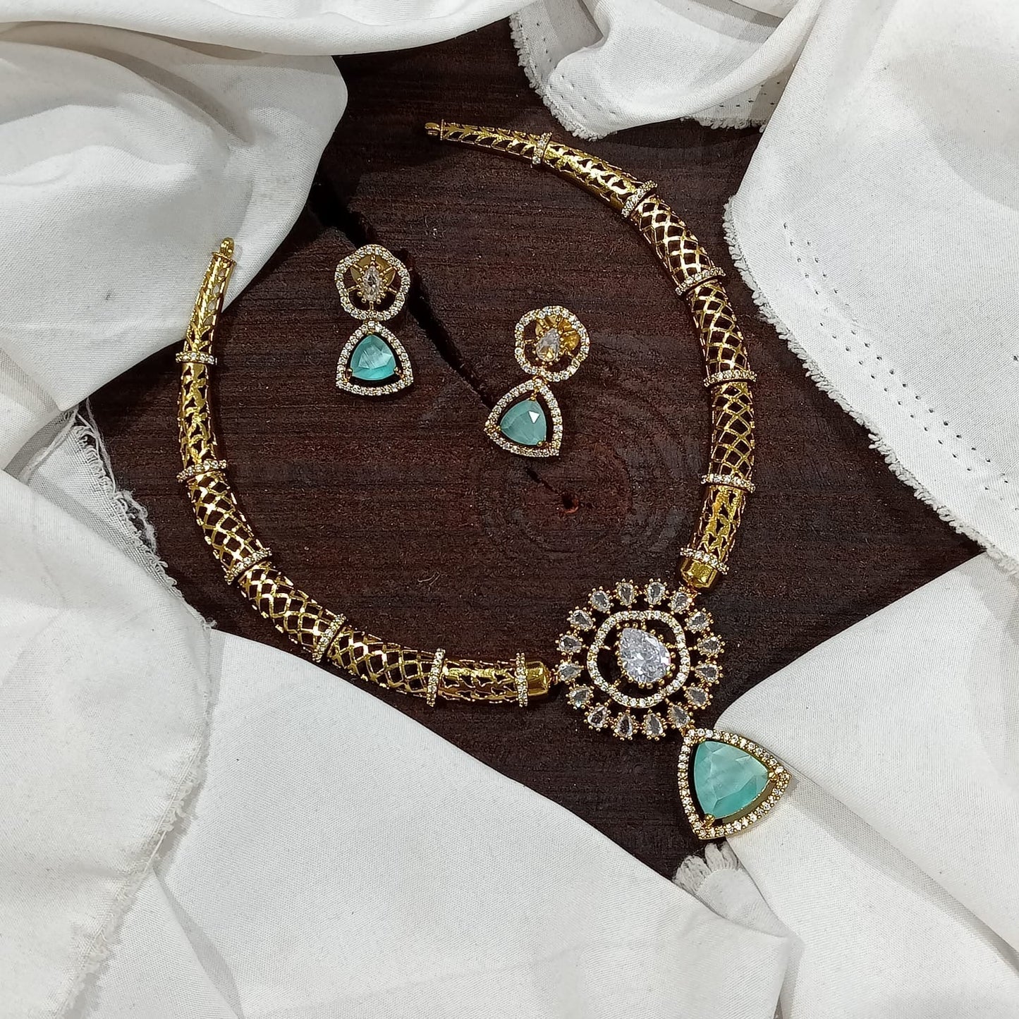 VICTORIAN HASLI NECKLACE