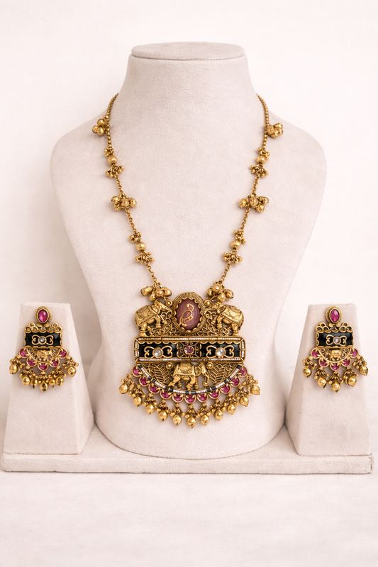 Heritage Long Pink Onyx Pendent Set