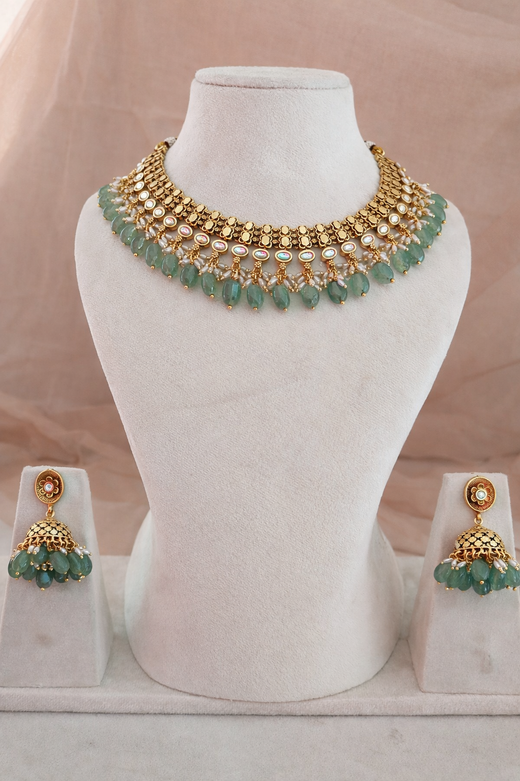 Chandan Short Choker Set