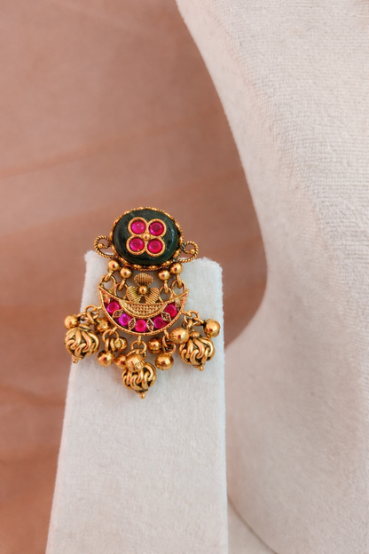 Heritage Mutter Mala Long Gold Looking Pendent Set