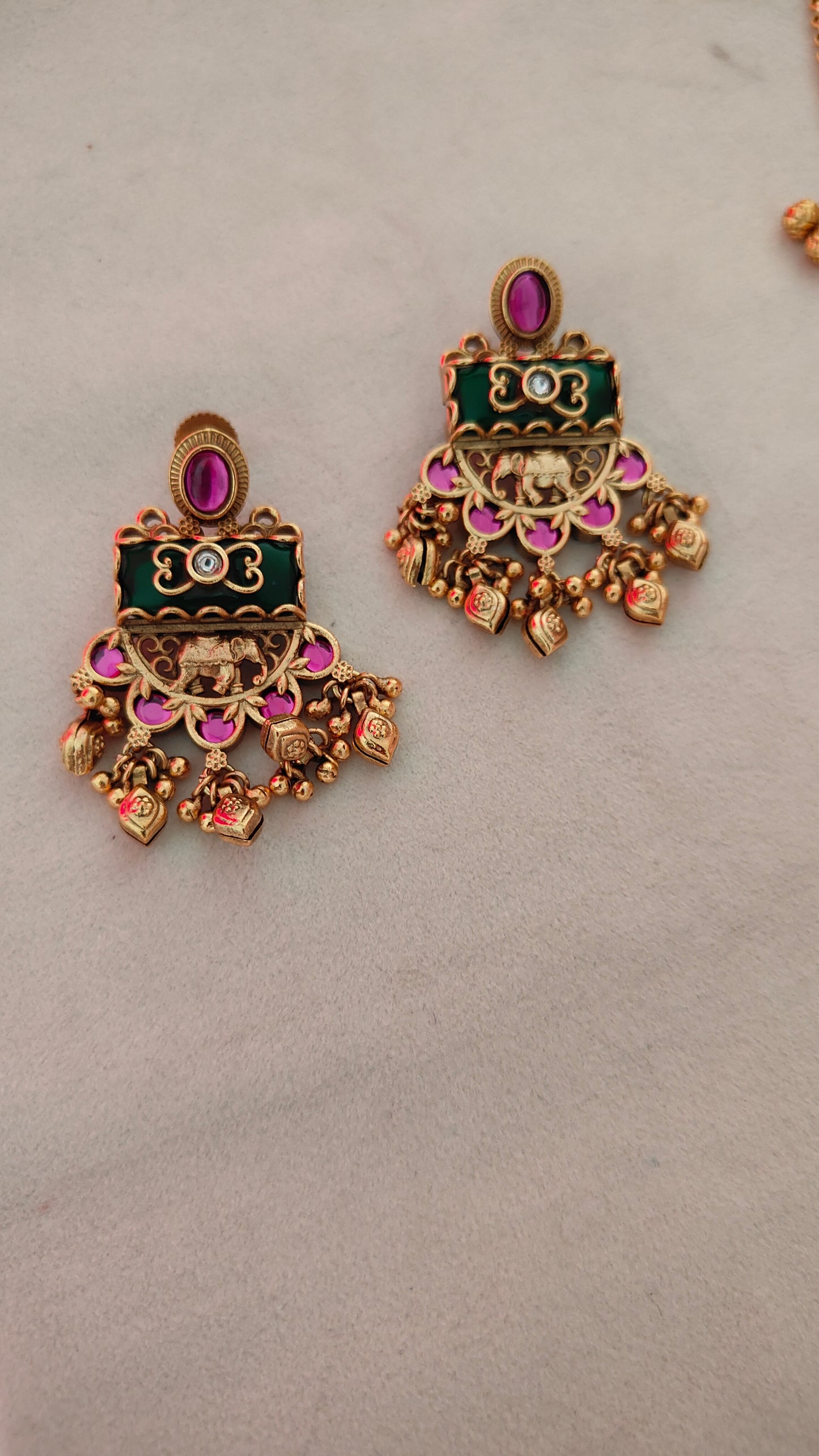 Heritage Long Pink Onyx Pendent Set