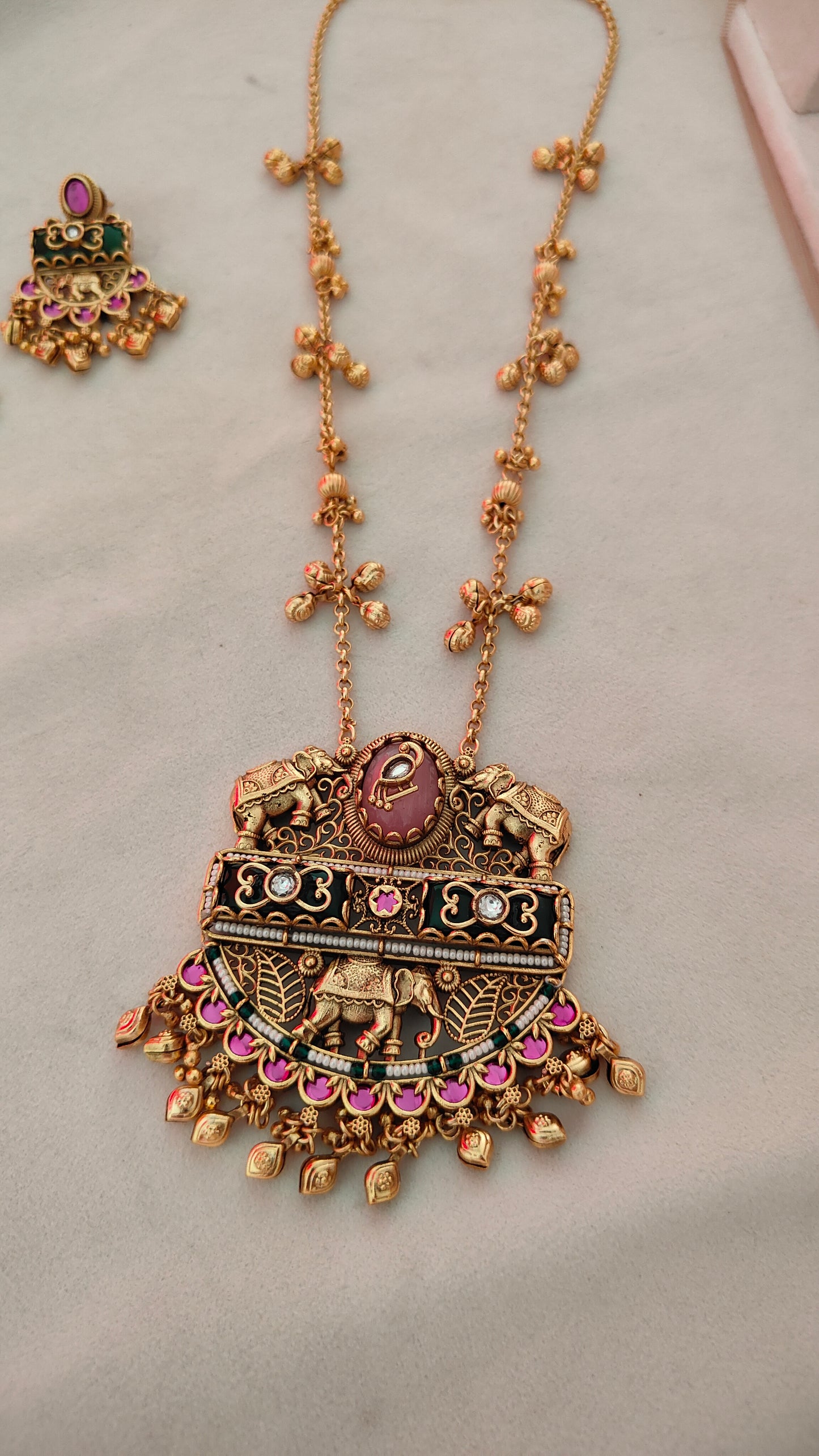 Heritage Long Pink Onyx Pendent Set