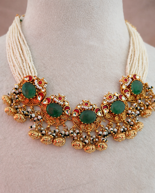 Onyx Gold Looking Choker Set-G356100
