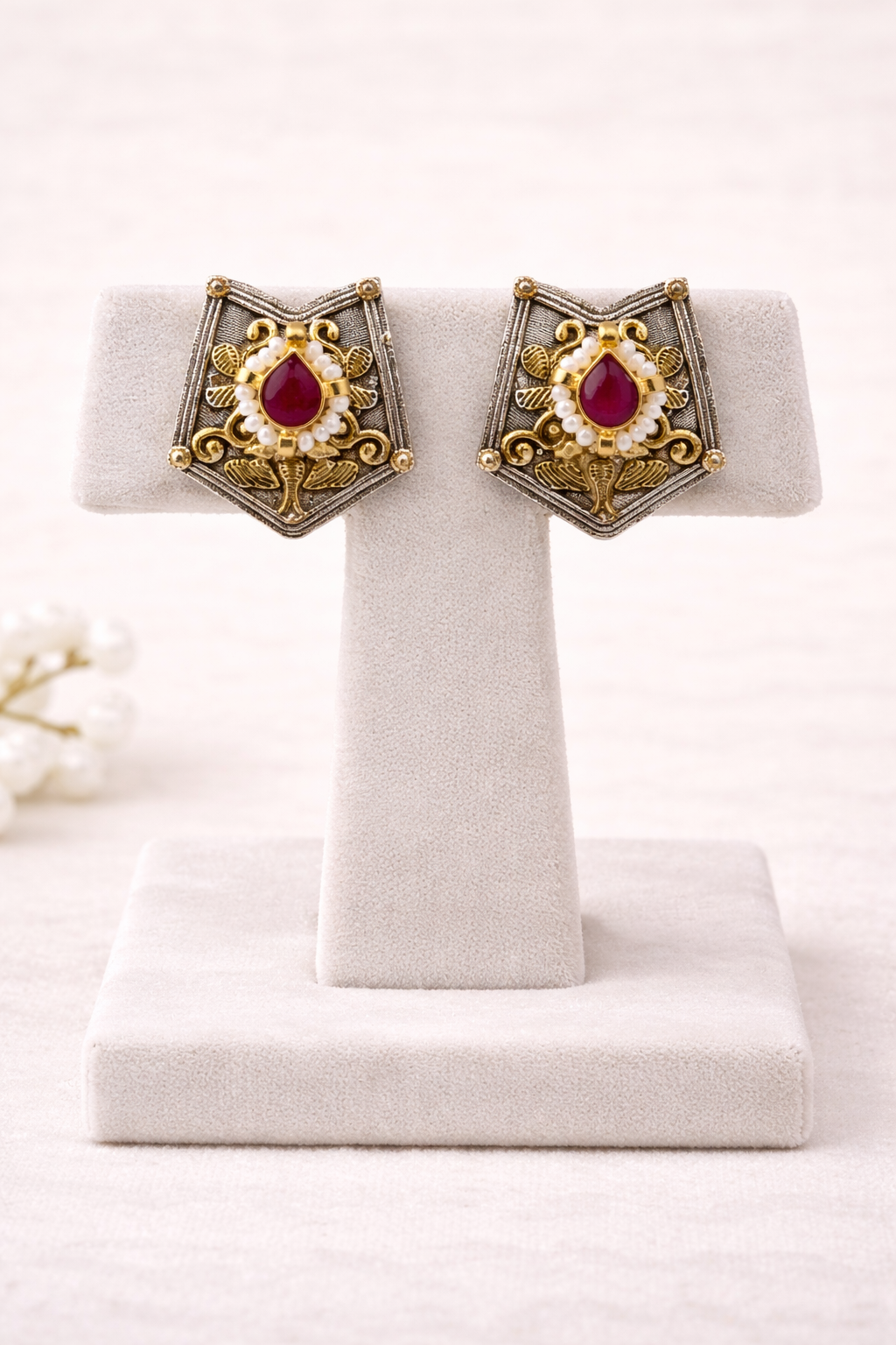 Oxidized Silver & Kundan & Pearl Studded Choker Necklace Set-G352400