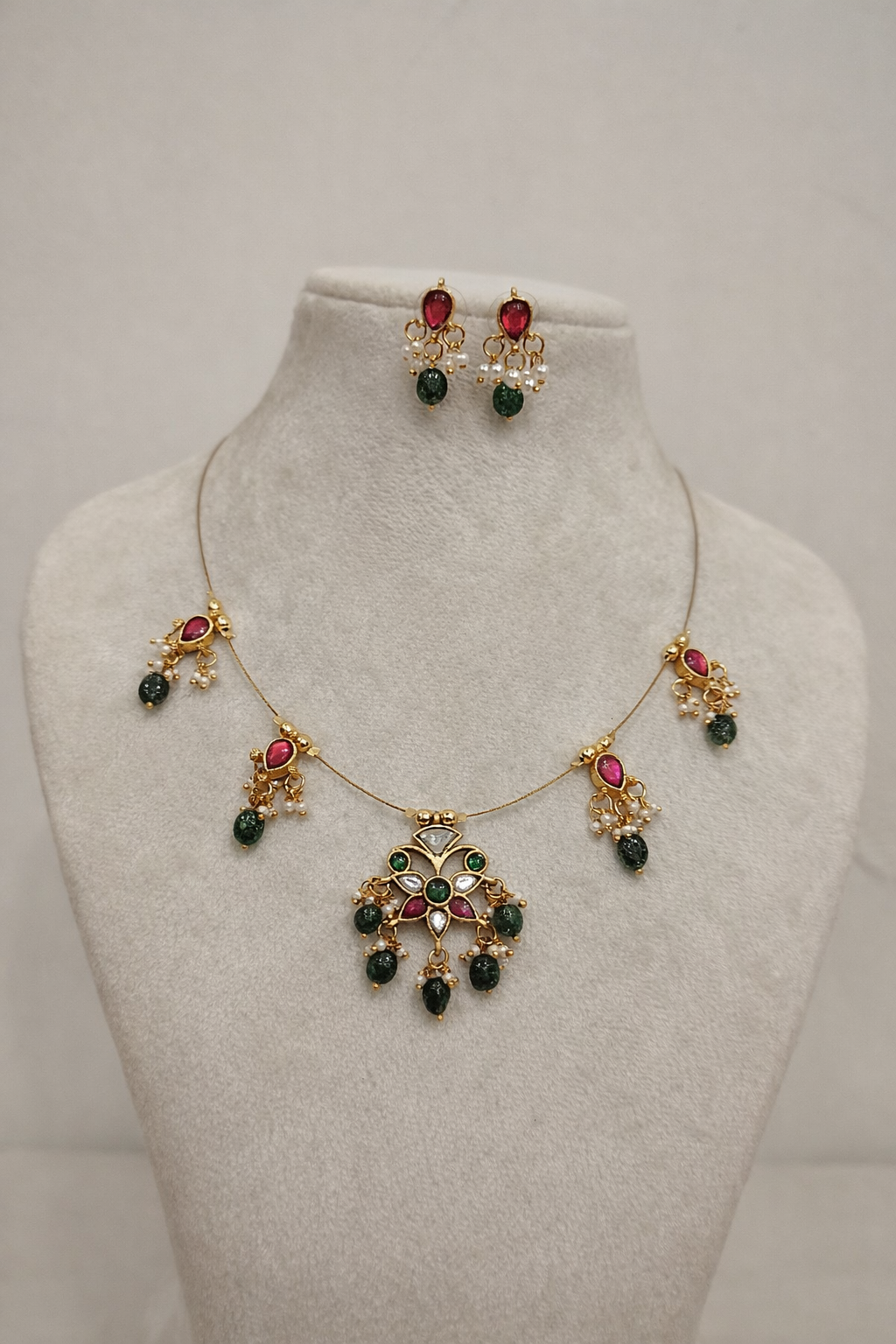 Elegant Invisible Set with Kemp Stones & Pearl Drops