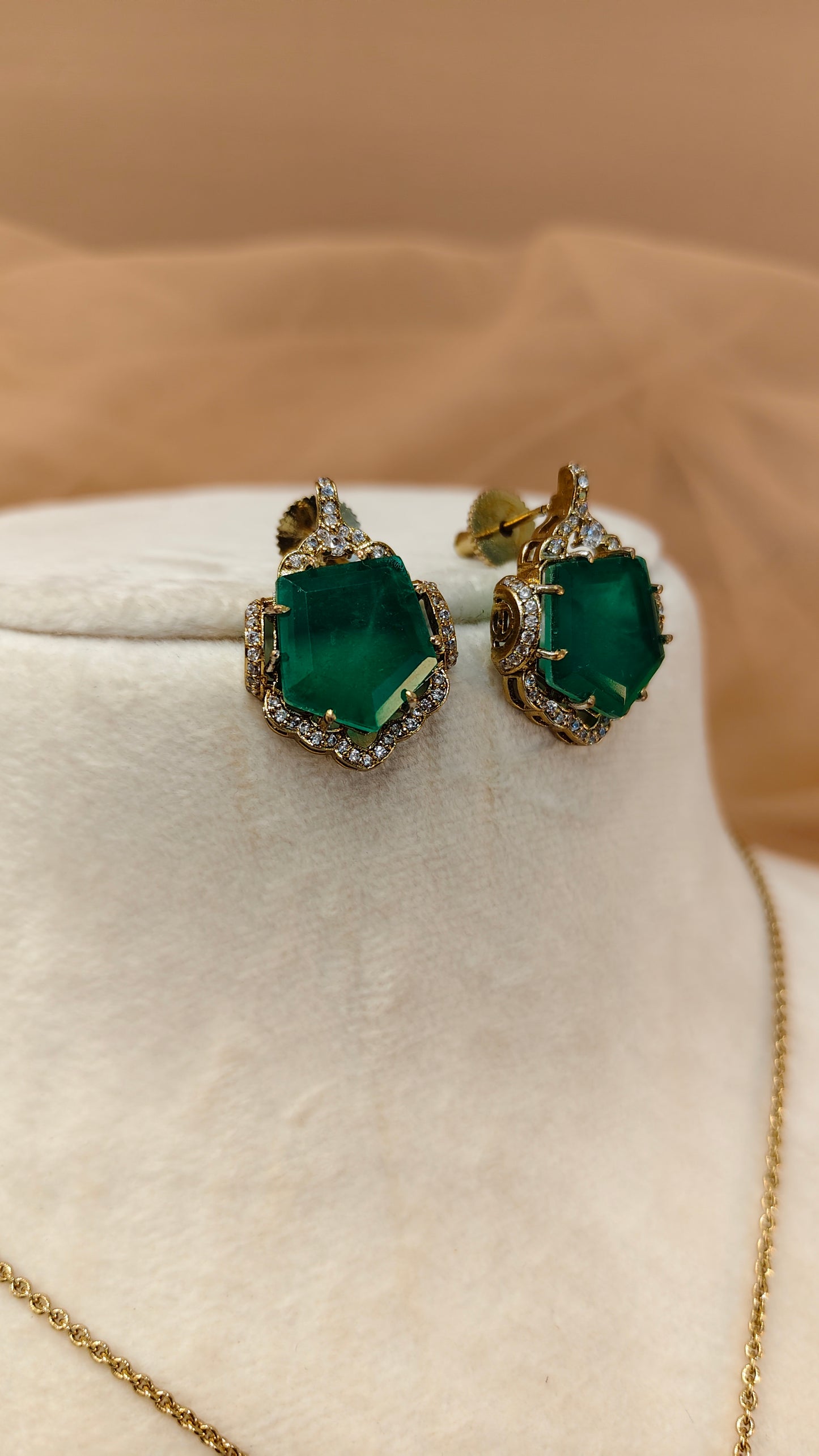 Emerald Pendant Set-G752100