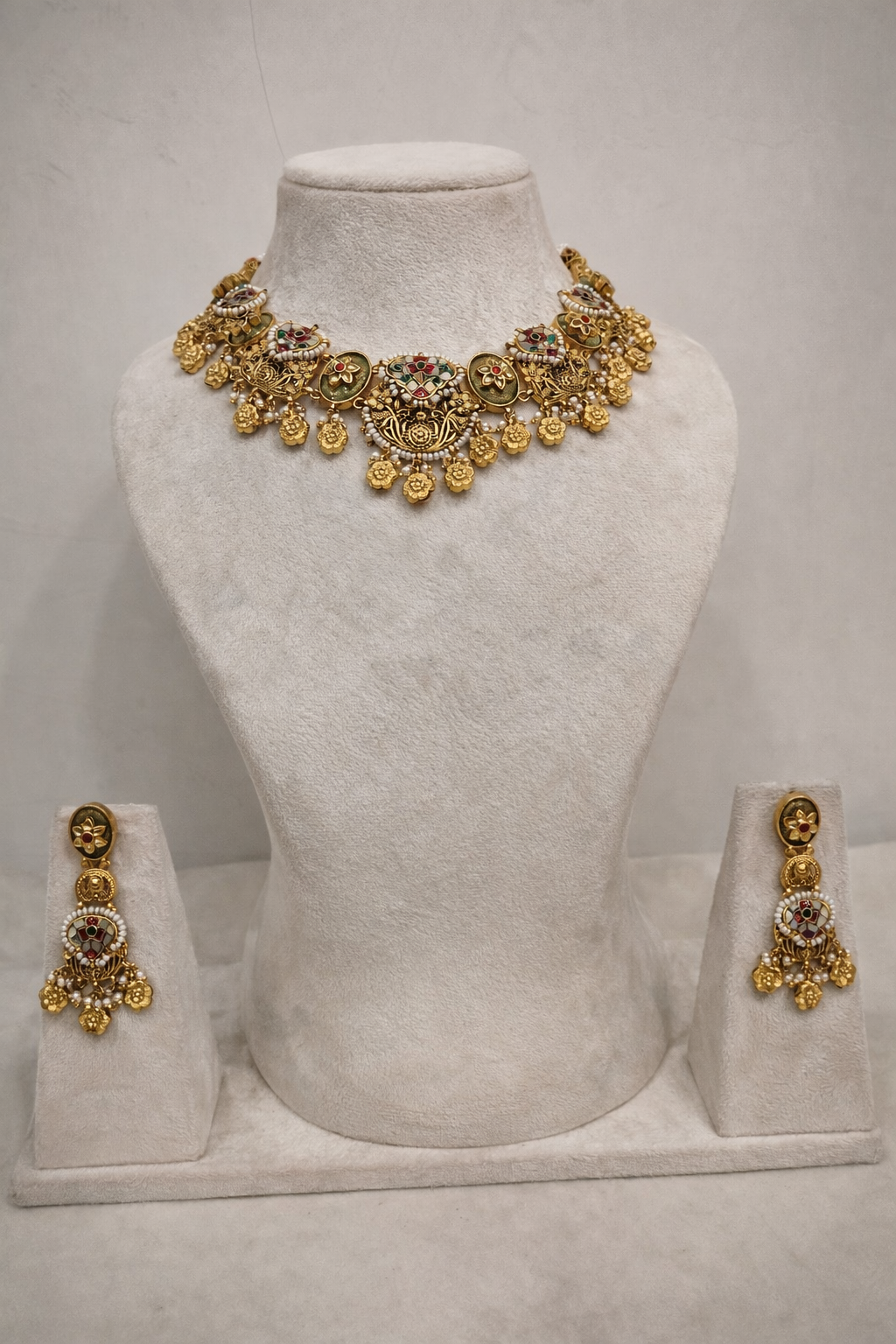 Handcrafted Luxury Kundan Polki Jewellery Set - Perfect for Weddings