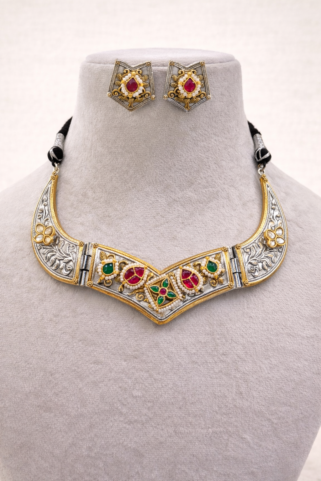 Oxidized Silver & Kundan & Pearl Studded Choker Necklace Set-G352400
