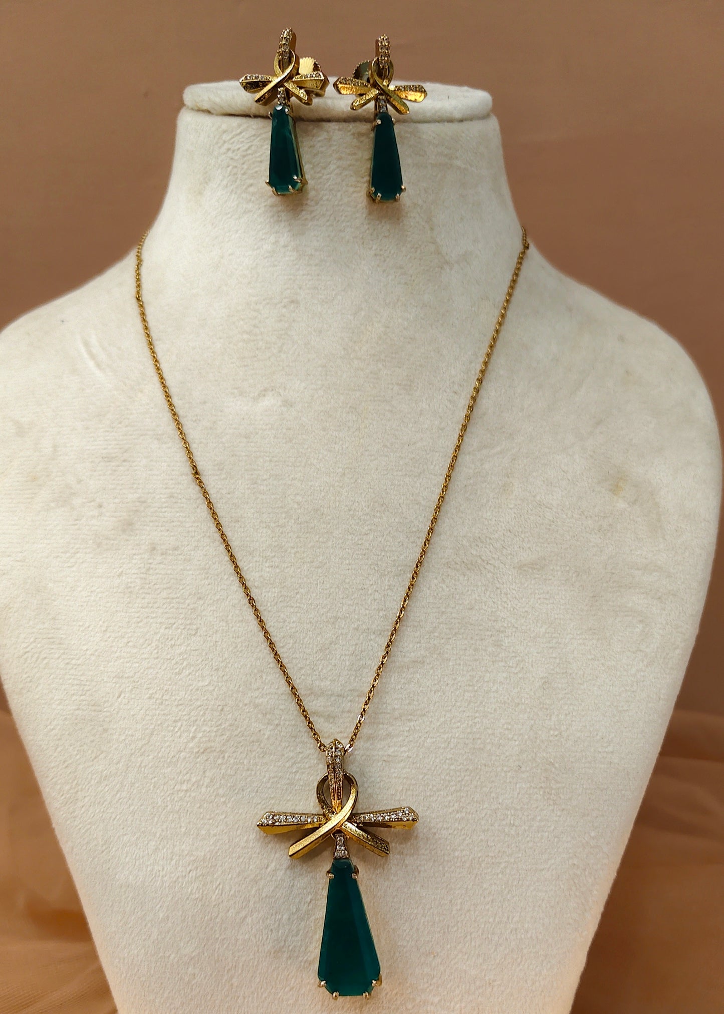 Emrald Pendant Set-G751700