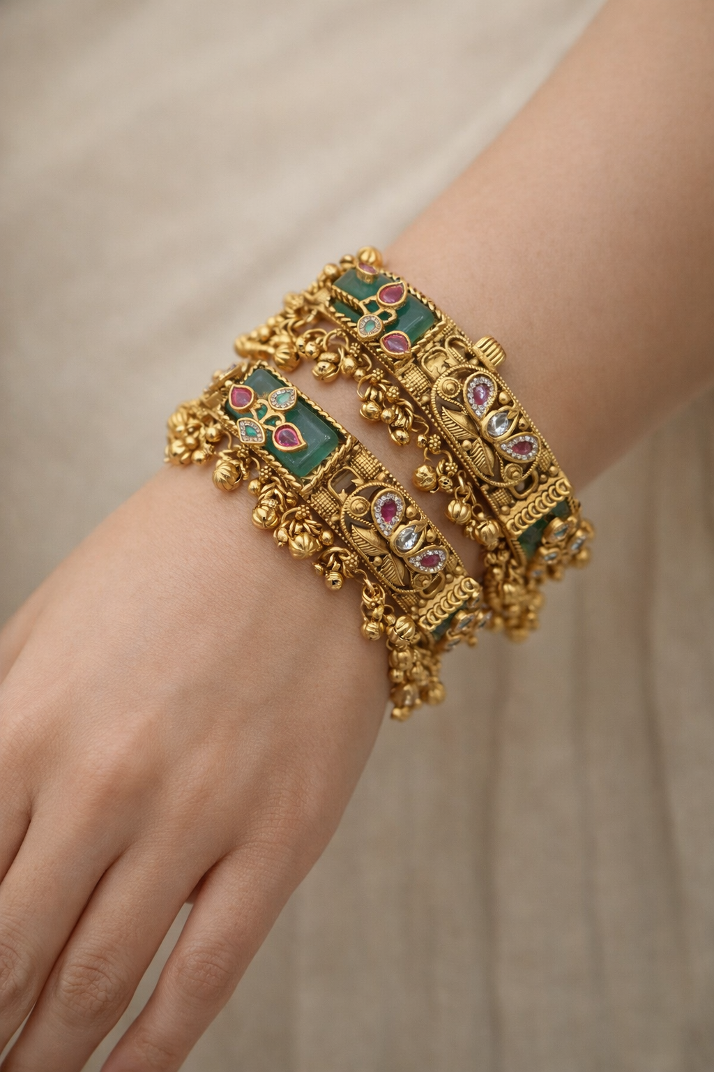 Antique Heritage Emerald Kada Bangles(Set of 2)