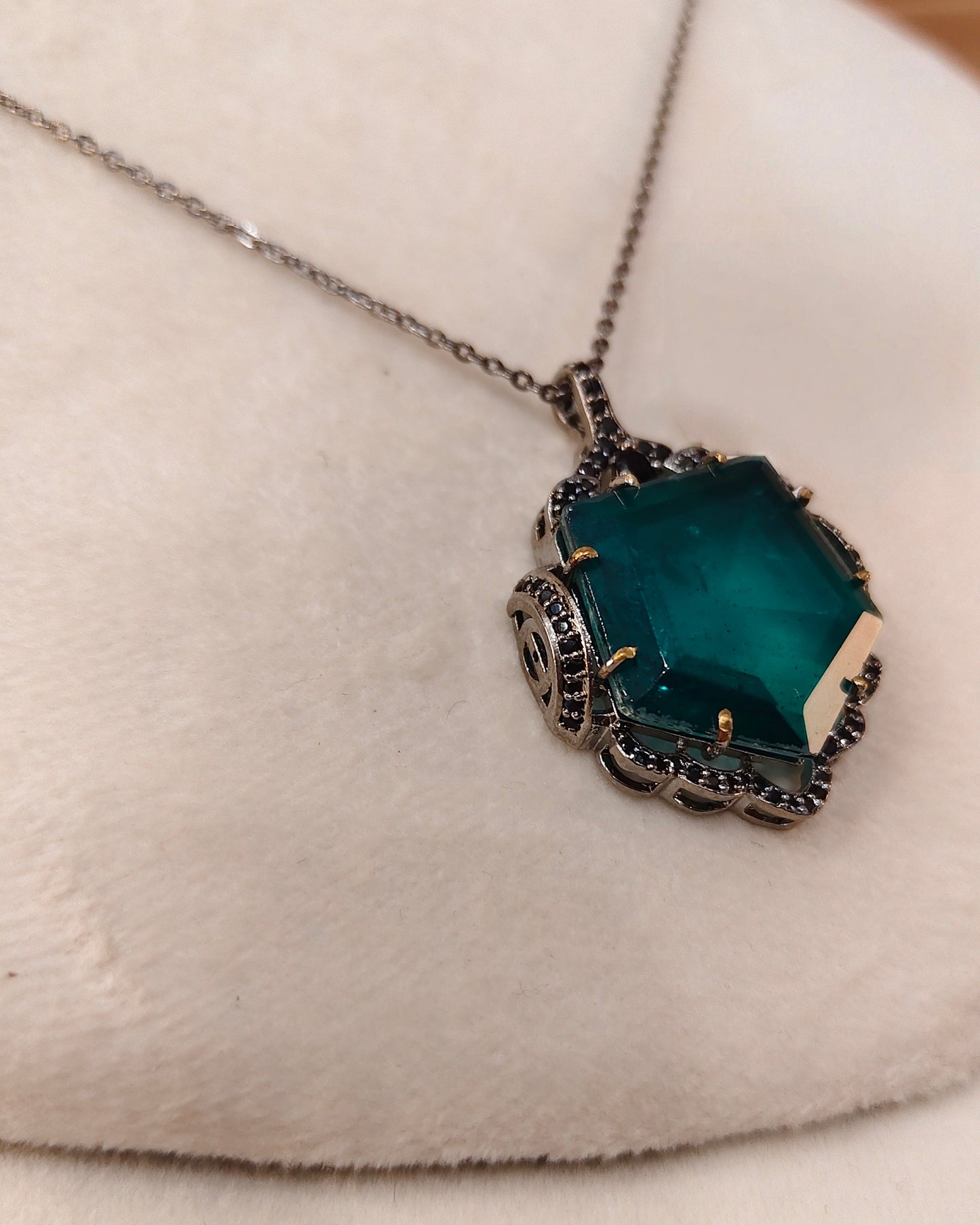 Dark Emrald Pendant Set-G752100