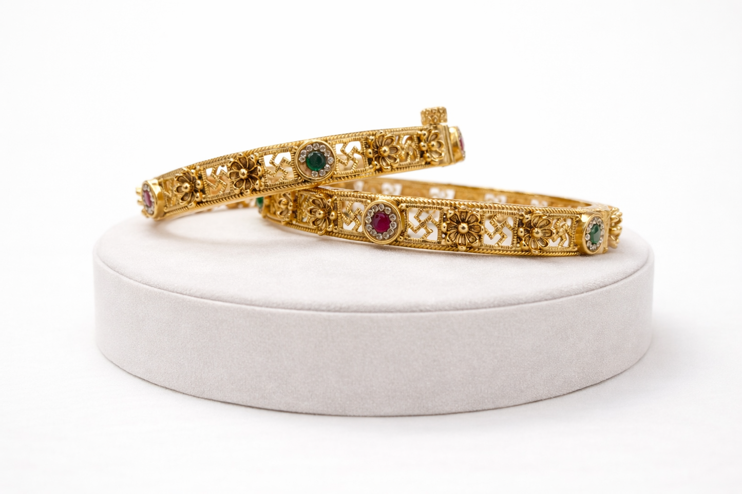 Handcrafted Floral Design Kemp Stone Bangles(Set of 2)