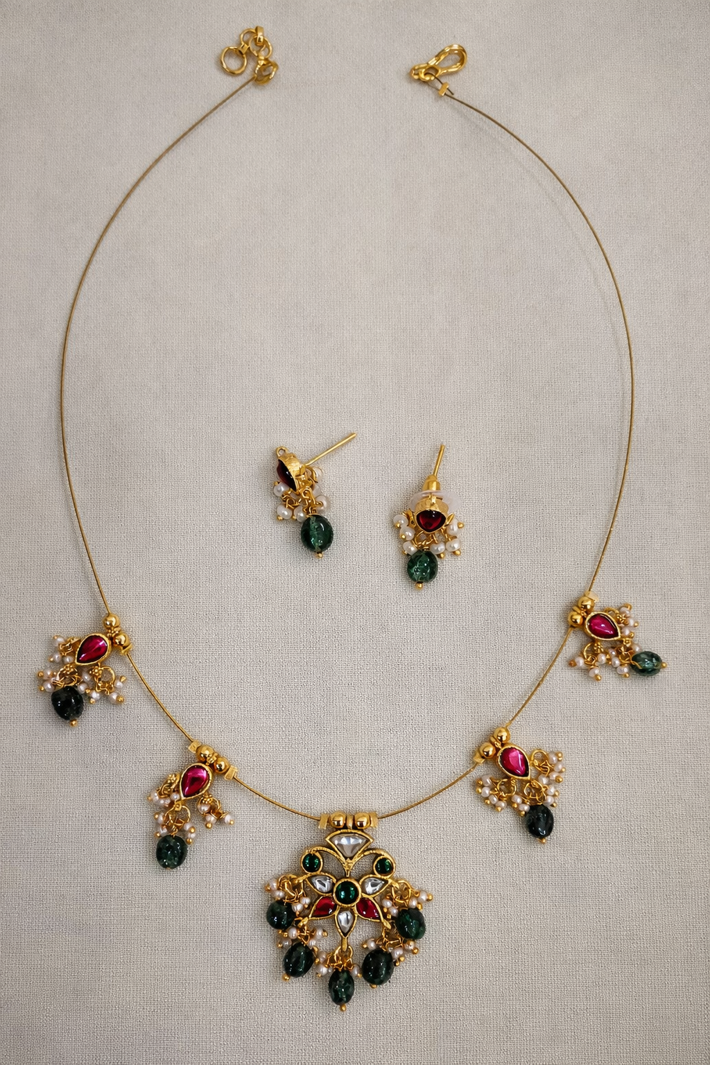 Elegant Invisible Set with Kemp Stones & Pearl Drops