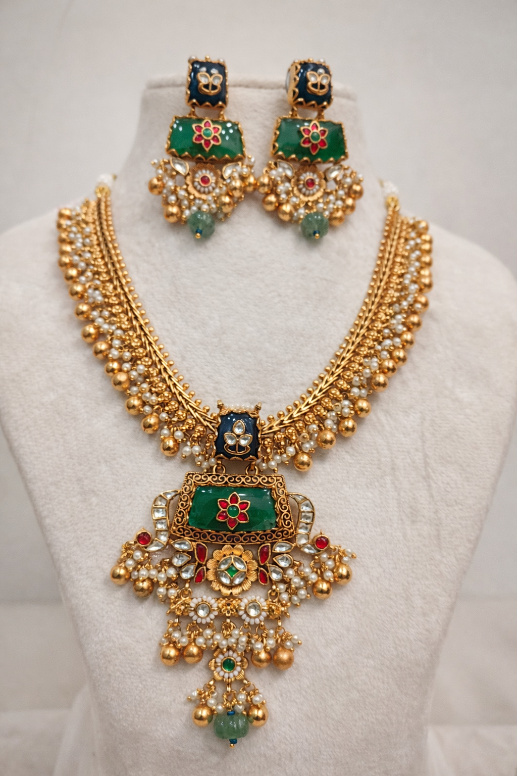 Gold Antique Emerald and Polki Studded Necklace Set