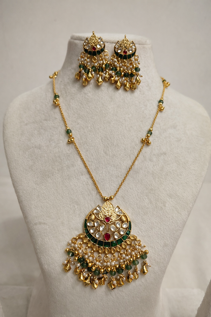 Kundan & Kemp Stone Gold-Plated Pendant Necklace Set with Matching Earrings