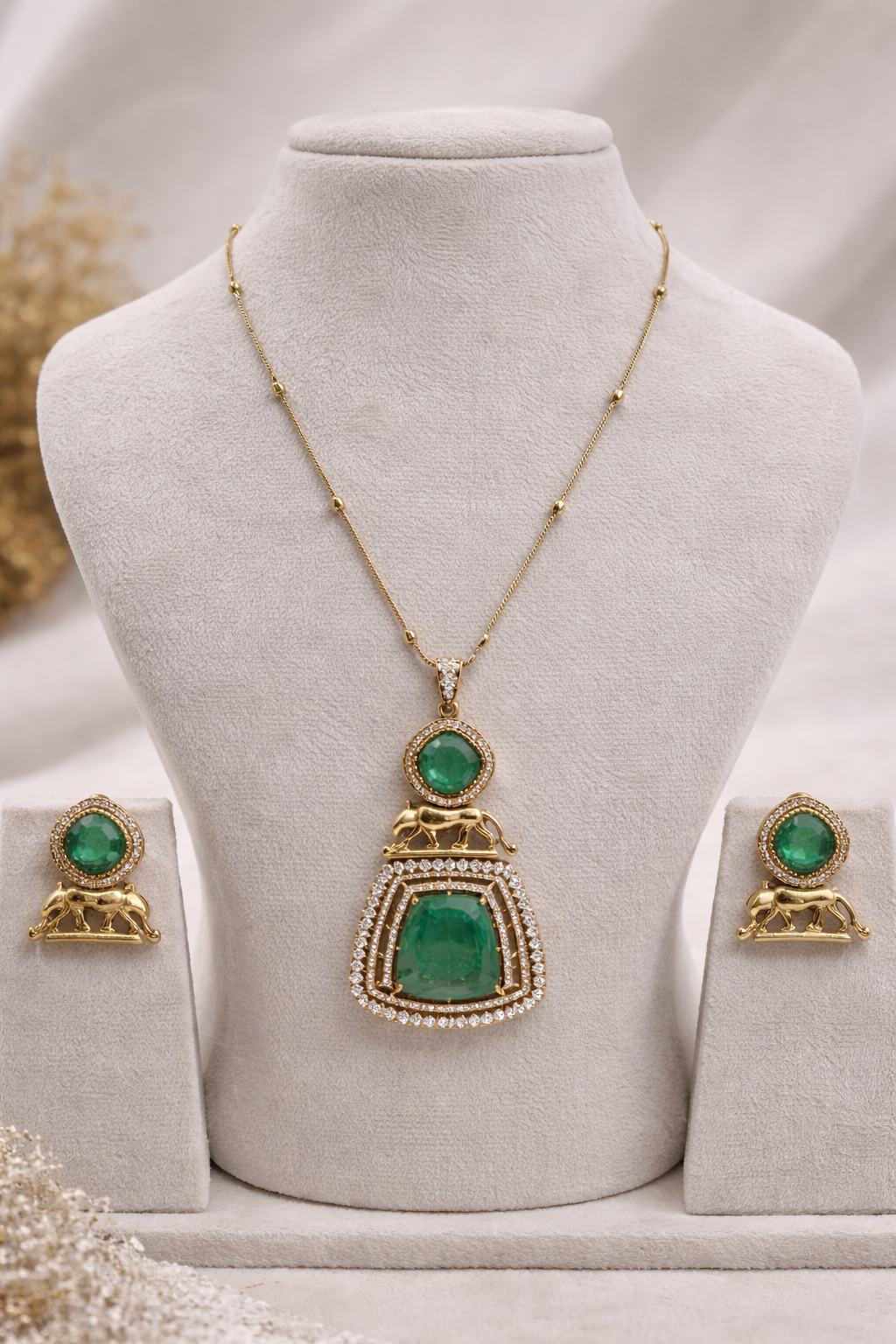 Sabyasachi Emerald Designer Pendant Set-G751600