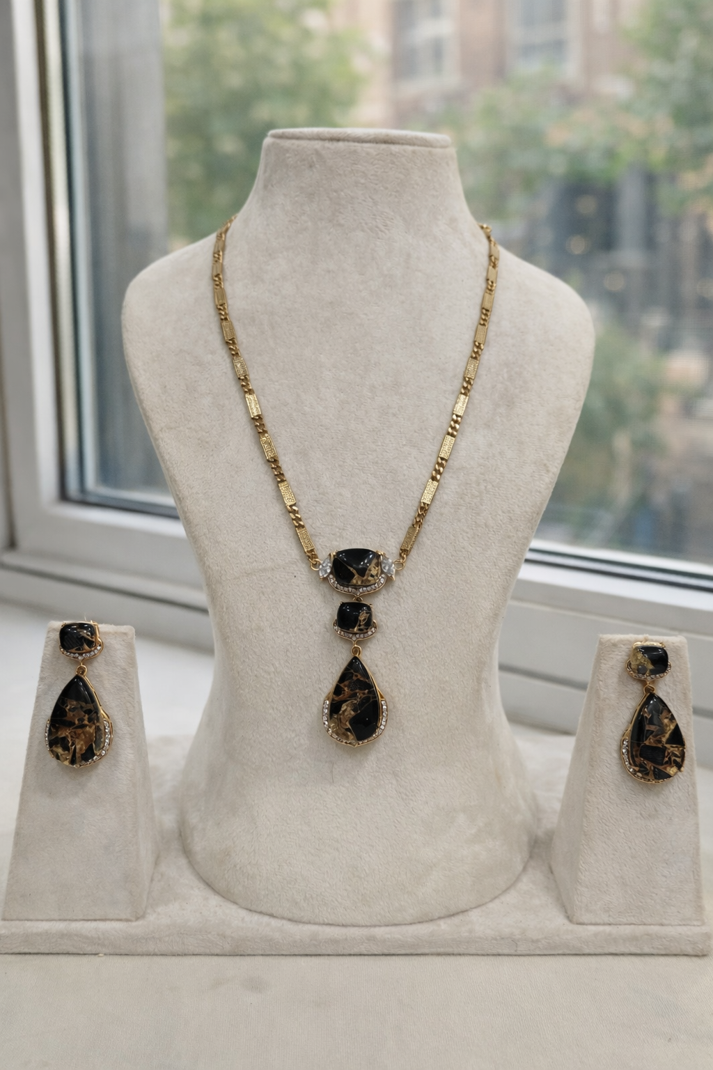 Marbled Black Stone Gold-Tone Pendant Set
