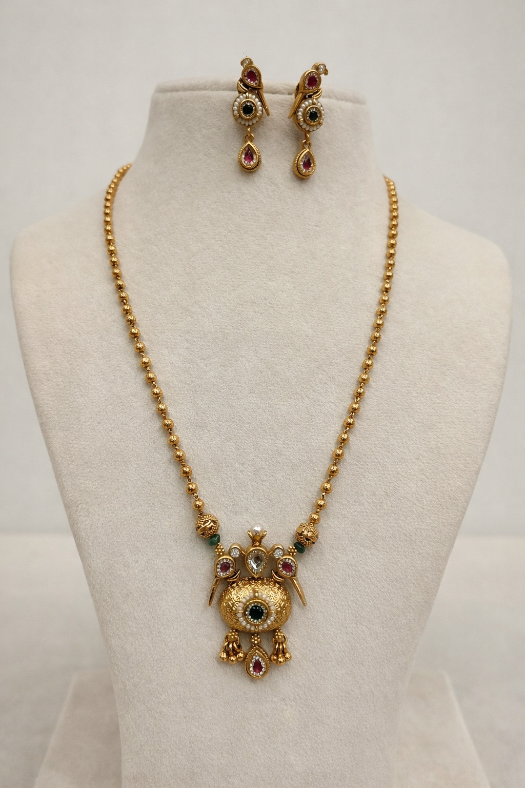 Antique Gold-Toned Kempu Stone Pendant Set with Matching Earrings-G351700