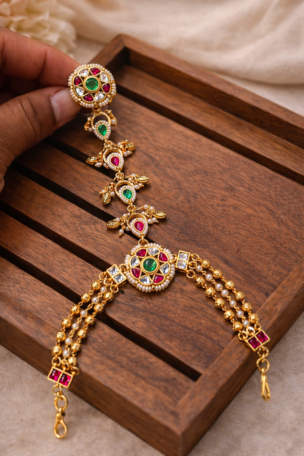 Pachi Kundan Floral Hath Pocha