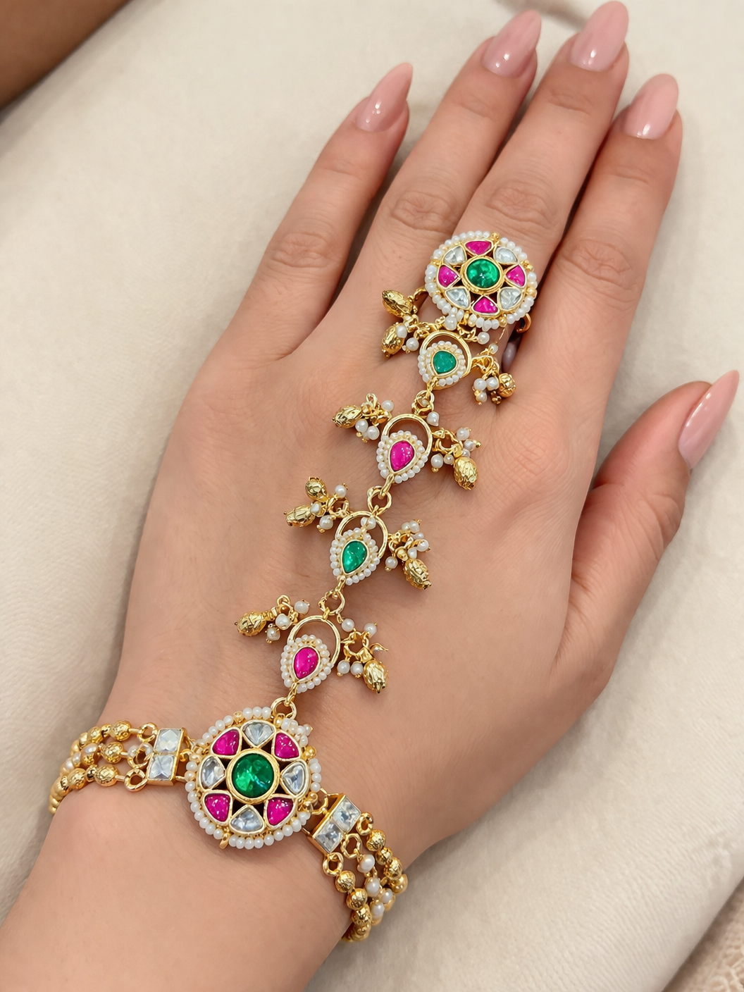 Pachi Kundan Floral Hath Pocha