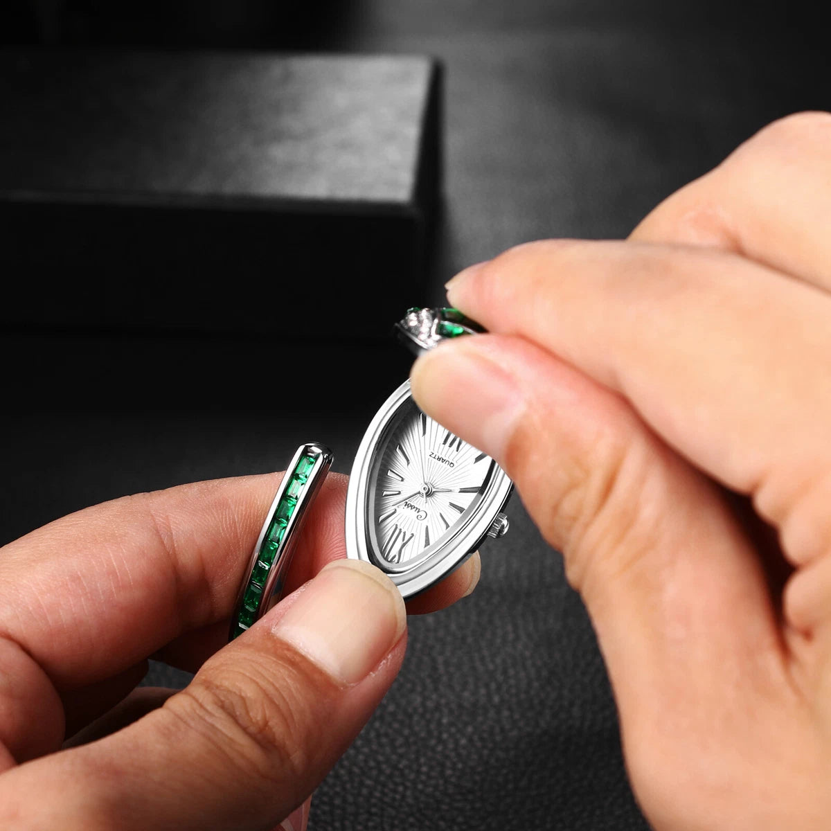 Luxury Emerald Green Crystal Snake Bracelet Watch for Women-G35800