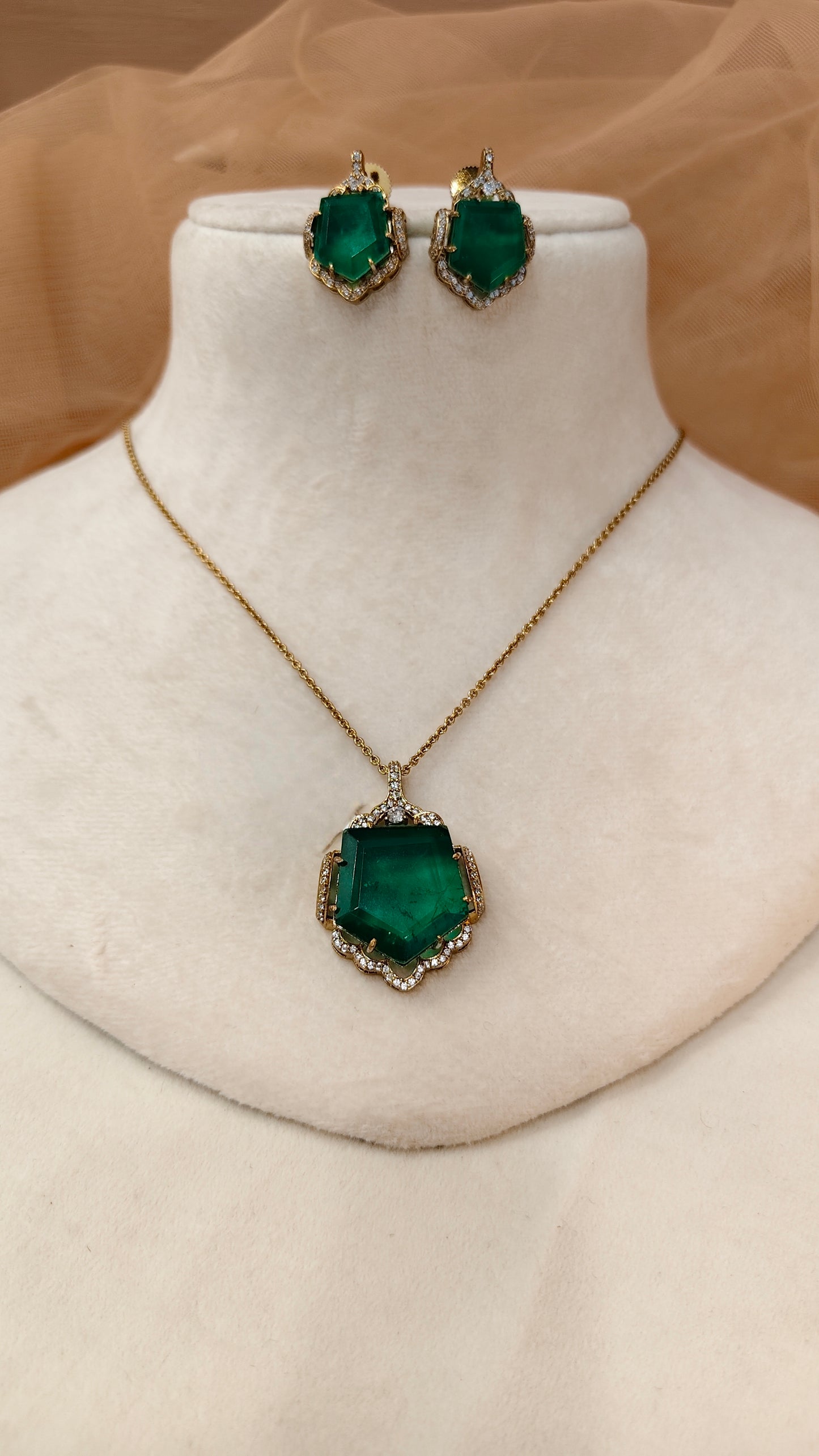 Emerald Pendant Set-G752100