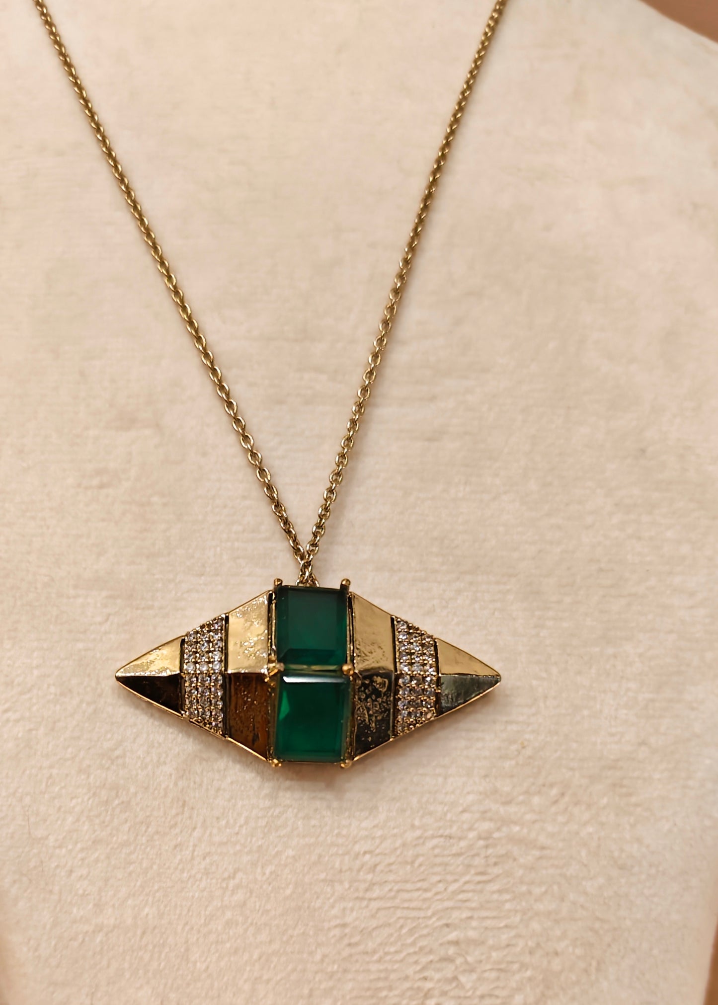 Emrald Pendant Set-G751700