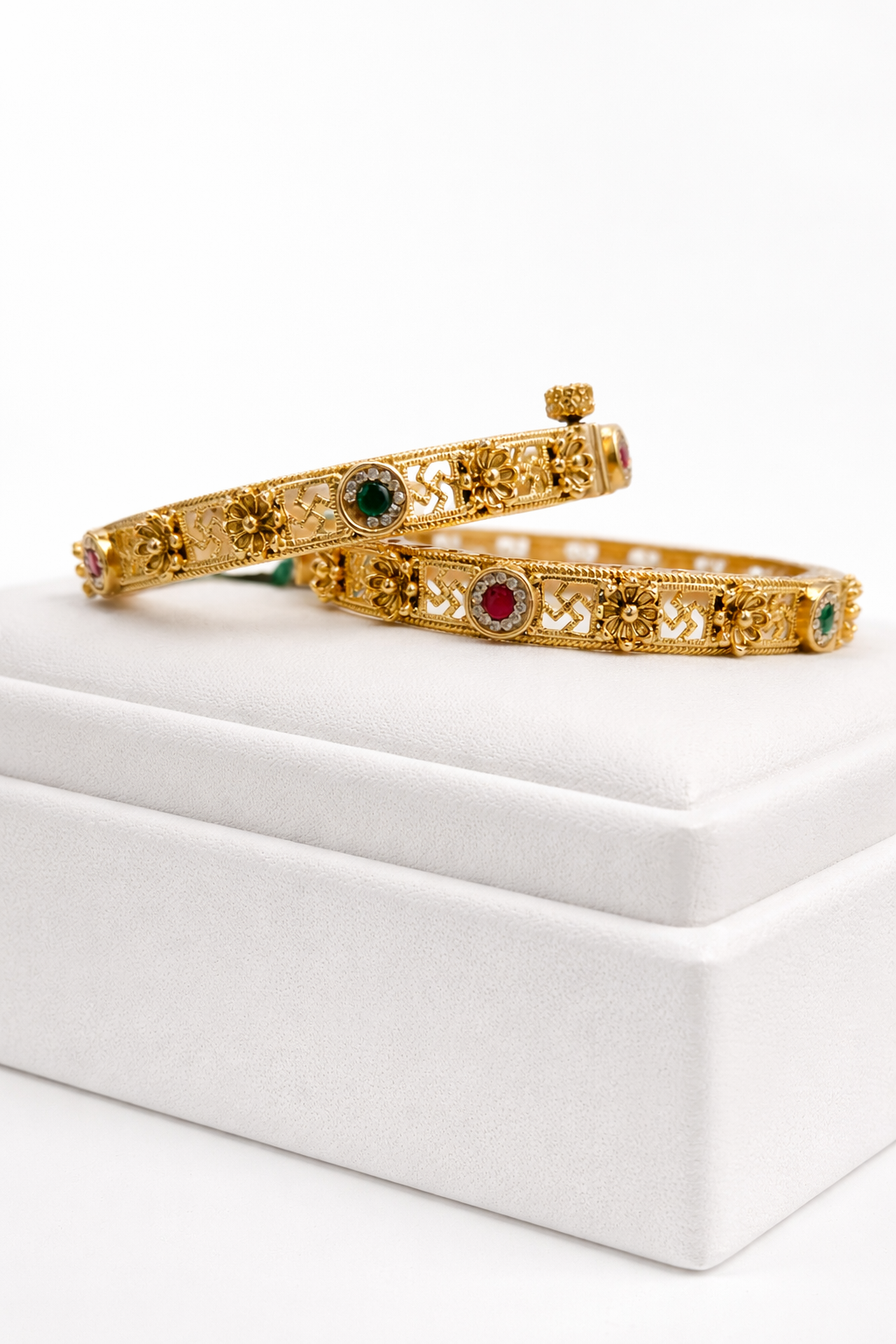 Handcrafted Floral Design Kemp Stone Bangles(Set of 2)